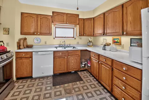 Kitchen - w4815 Bluff Road, Troy, WI 53119 photo 4 of 7