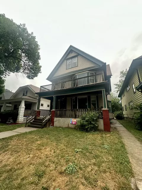 3754 W Roberts #3756, Milwaukee, WI 53208