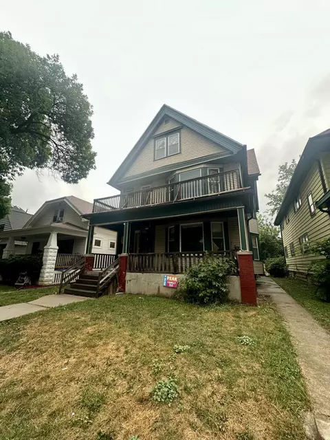 3754 W Roberts #3756, Milwaukee, WI 53208