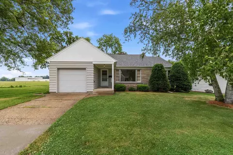 676 E Oak, Juneau, WI 53039