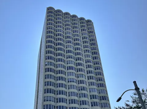 2525 S S Shr #16E, Milwaukee, WI 53207