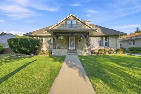 10727 W Grantosa, Wauwatosa, WI 53222