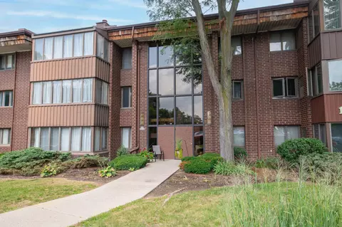 n85w15700 Ridge #104, Menomonee Falls, WI 53051
