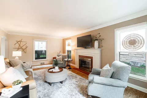 5656 N Milwaukee Riv, Glendale, WI 53209