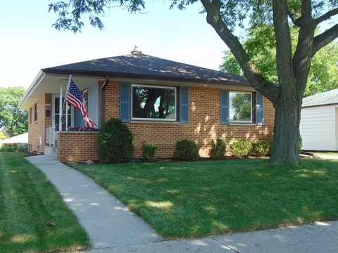 2630 S 94th, West Allis, WI 53227