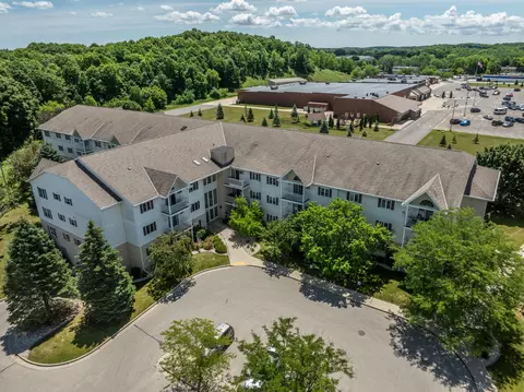 715 Canterberry #212, West Bend, WI 53090