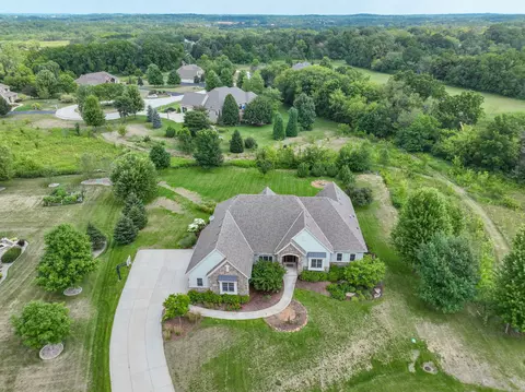 20110 Settlers Holw, New Berlin, WI 53146