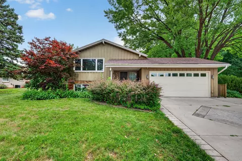 1711 W Clayton Crst, Milwaukee, WI 53221