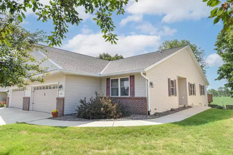 615 NE Shna Bek #9, Kewaskum, WI 53040