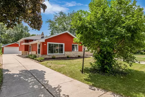 9821 W Grantosa, Wauwatosa, WI 53222