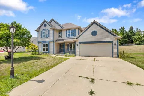 1678 Hunter, Waukesha, WI 53189