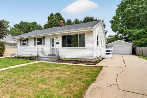 3627 Regency, Racine, WI 53402