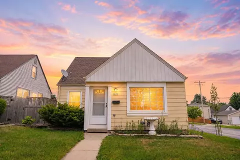 3672 S 19th, Milwaukee, WI 53221