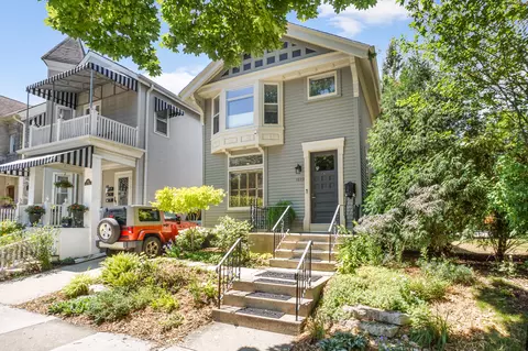 1323 N Astor, Milwaukee, WI 53202