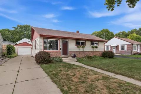 4045 S Hately, Saint Francis, WI 53235