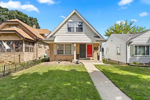 6420 W Moltke, Milwaukee, WI 53210