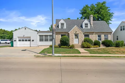 n89w15660 Main, Menomonee Falls, WI 53051