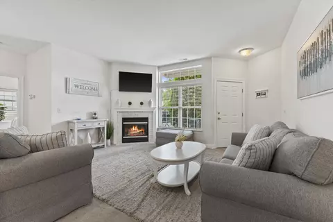 2230 W Vista Bella, Oak Creek, WI 53154