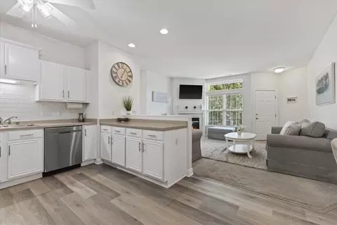 2230 W Vista Bella, Oak Creek, WI 53154