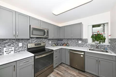 105 Roberts, Dousman, WI 53118