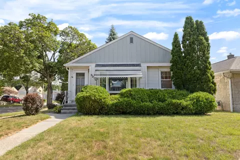 3230 W Ruskin, Milwaukee, WI 53215