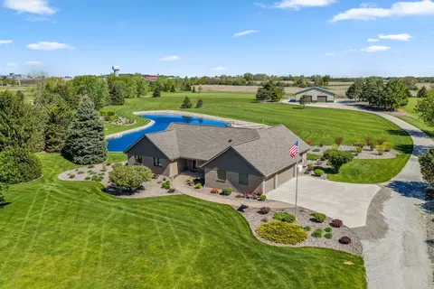 8118 Dunkelow, Franksville, WI 53126