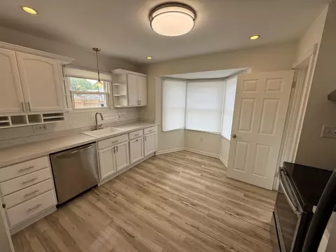 2586 S 77th, West Allis, WI 53219