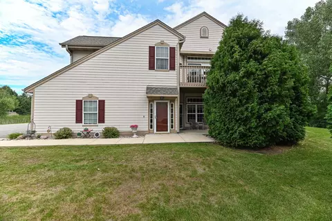 8634 S Roxbury, Oak Creek, WI 53154