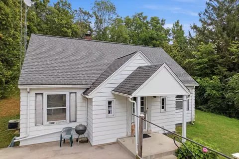 1109 S 2nd, Alma, WI 54610
