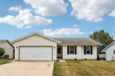 413 Broadmoore, Hartford, WI 53027