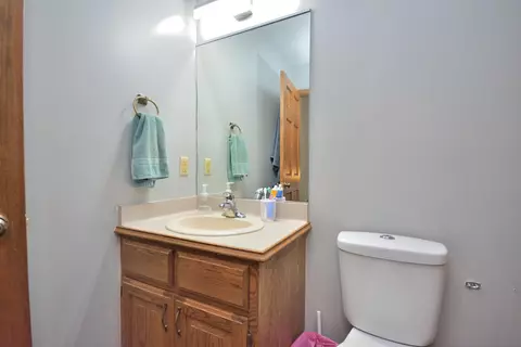 Bath - s108w37645 Draper, Eagle, WI 53119 photo 2 of 4