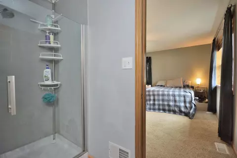 Bath - s108w37645 Draper, Eagle, WI 53119 photo 1 of 4