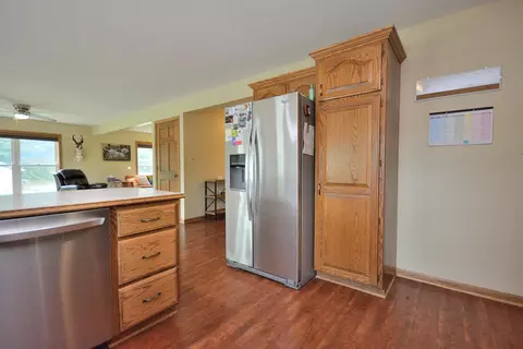 Kitchen - s108w37645 Draper, Eagle, WI 53119 photo 3 of 3