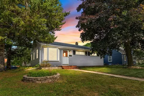 1004 4th, Grafton, WI 53024