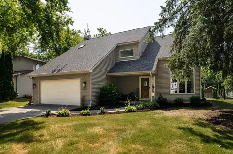 10541 W Pine Rdg, Greenfield, WI 53228
