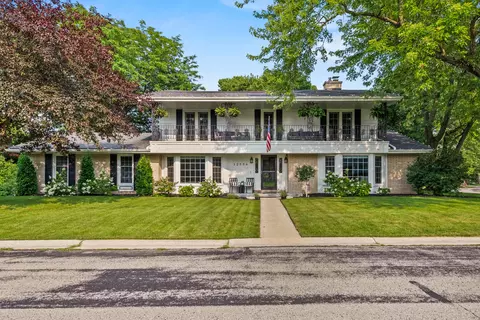 12556 N La Belle, Mequon, WI 53092