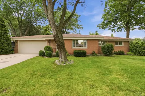 n88w18016 Christman, Menomonee Falls, WI 53051