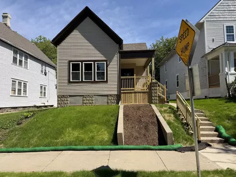 2344 N Dr William Finlayson, Milwaukee, WI 53212