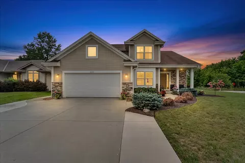 10421 Prairie Xing, Franksville, WI 53126