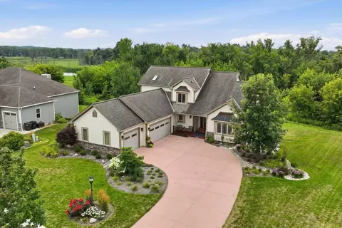 1551 Fox Riv, Mukwonago, WI 53149