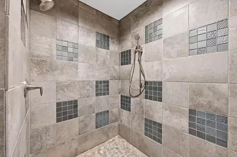 Bath - 647 E Clancy, Jefferson, WI 53549 photo 6 of 6