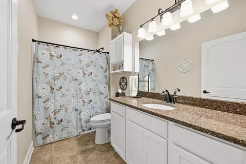 Bath - 647 E Clancy, Jefferson, WI 53549 photo 4 of 6