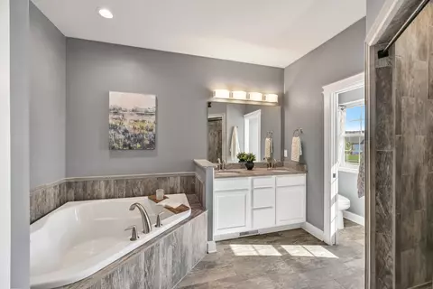 Bath - 647 E Clancy, Jefferson, WI 53549 photo 1 of 5