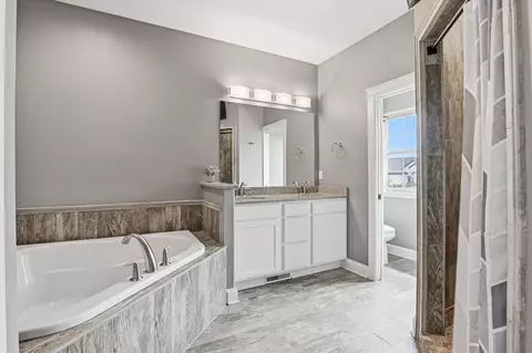 Bath - 647 E Clancy, Jefferson, WI 53549 photo 1 of 6