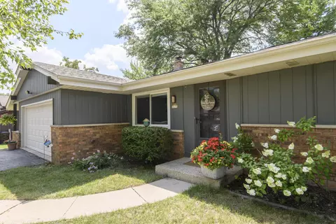 3575 S Cottonwood, New Berlin, WI 53151