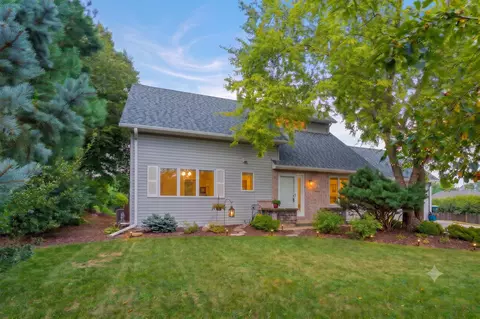 409 Red Coat, Waterford, WI 53185