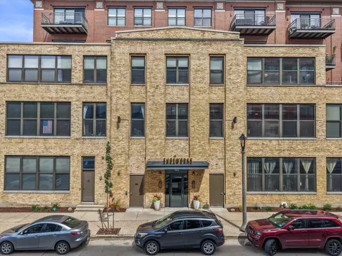 1924 N Hubbard #203, Milwaukee, WI 53212