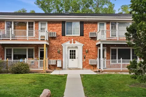 502 Laurel Lk #2, Thiensville, WI 53092