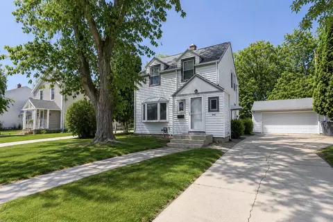 242 E Gauer, Milwaukee, WI 53207