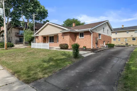 2652 N 124th # 2654, Wauwatosa, WI 53226